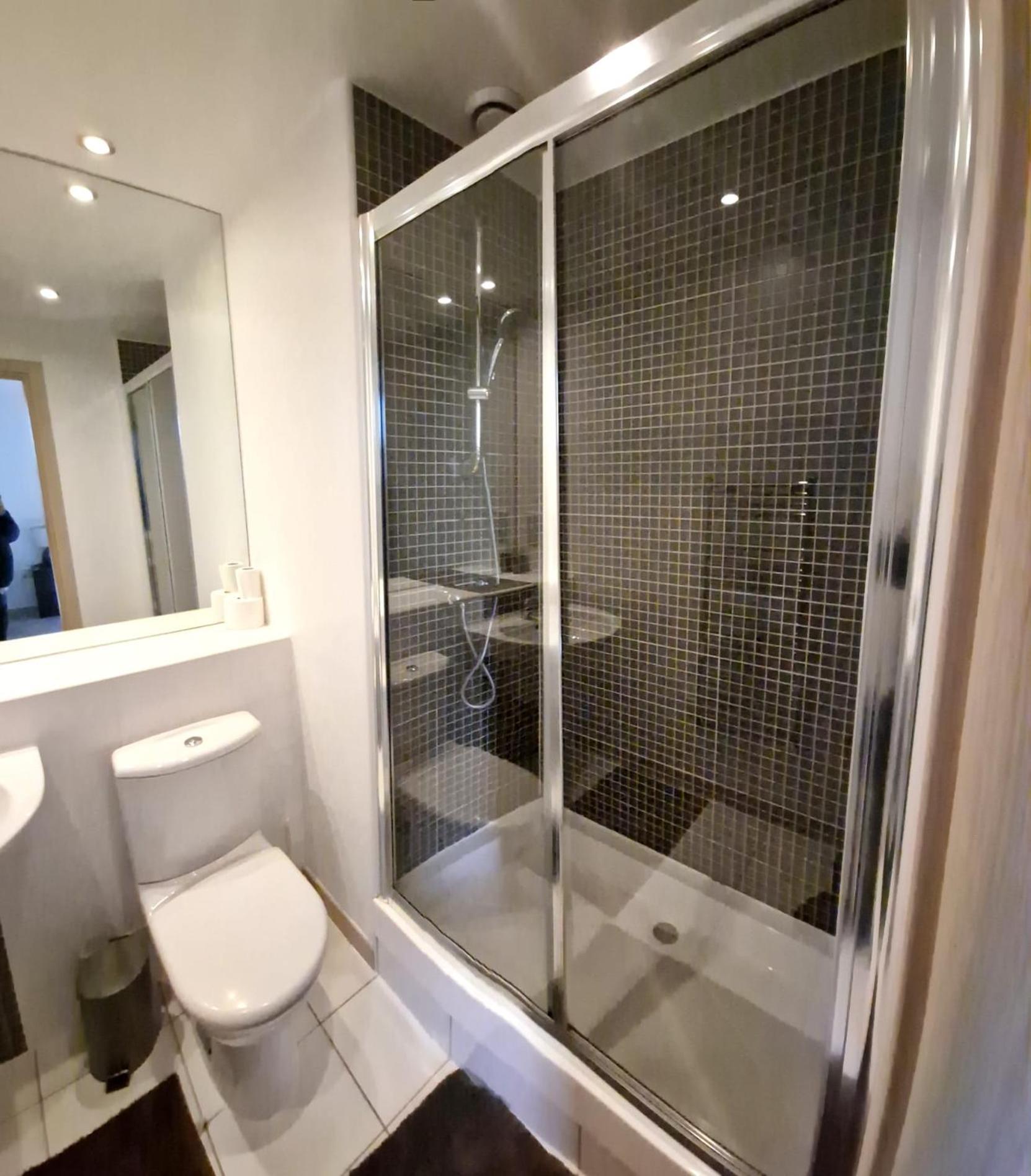 Apartment Spacious Floor 2 Bedroom In St Pauls Square *