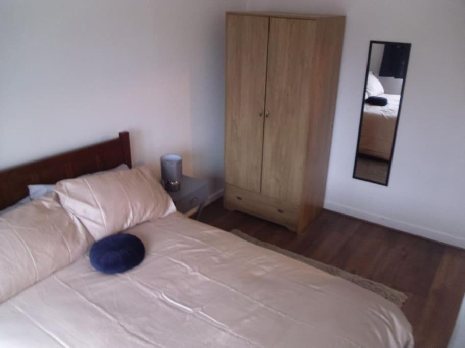 House In Great Barr, With Parking And Garden * Birmingham