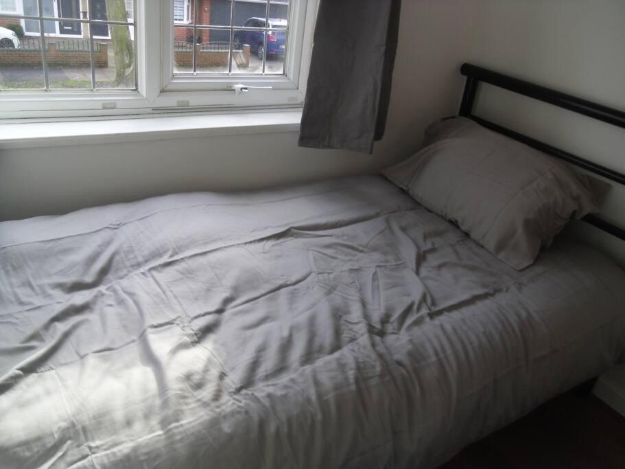 House In Great Barr, With Parking And Garden Holiday home *