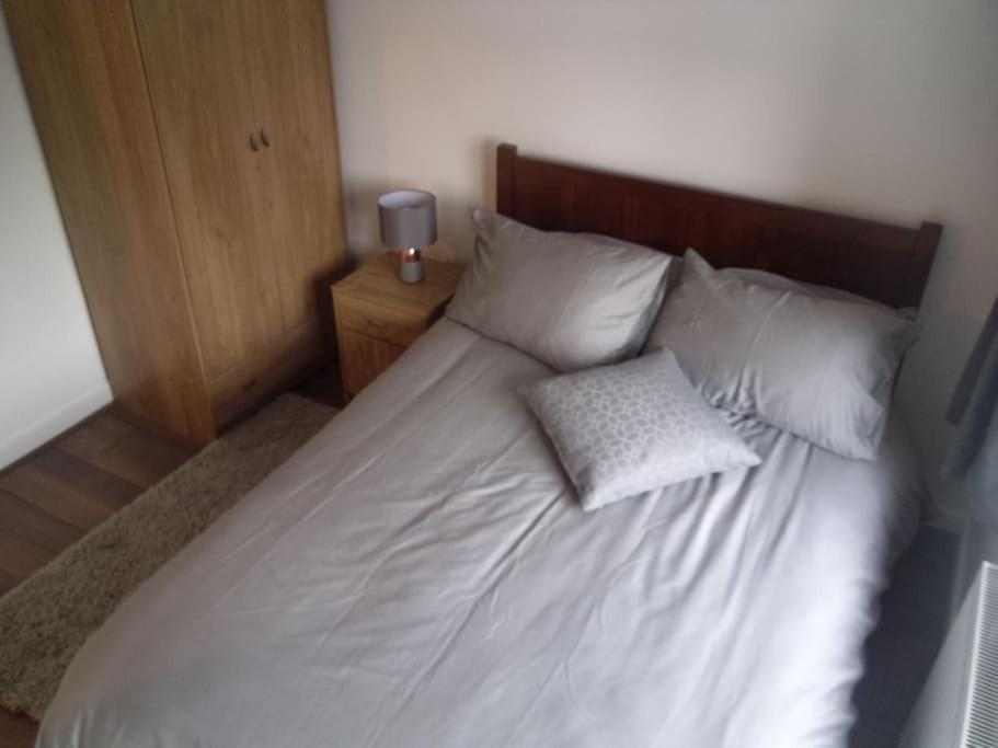 House In Great Barr, With Parking And Garden Birmingham