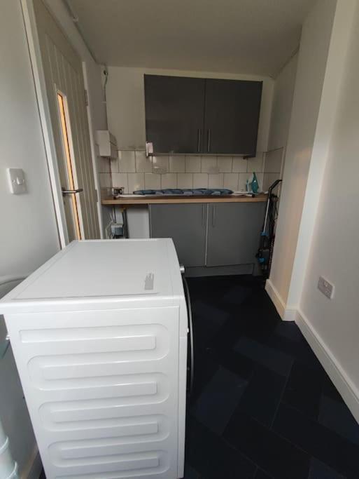 House In Great Barr, With Parking And Garden Holiday home Birmingham