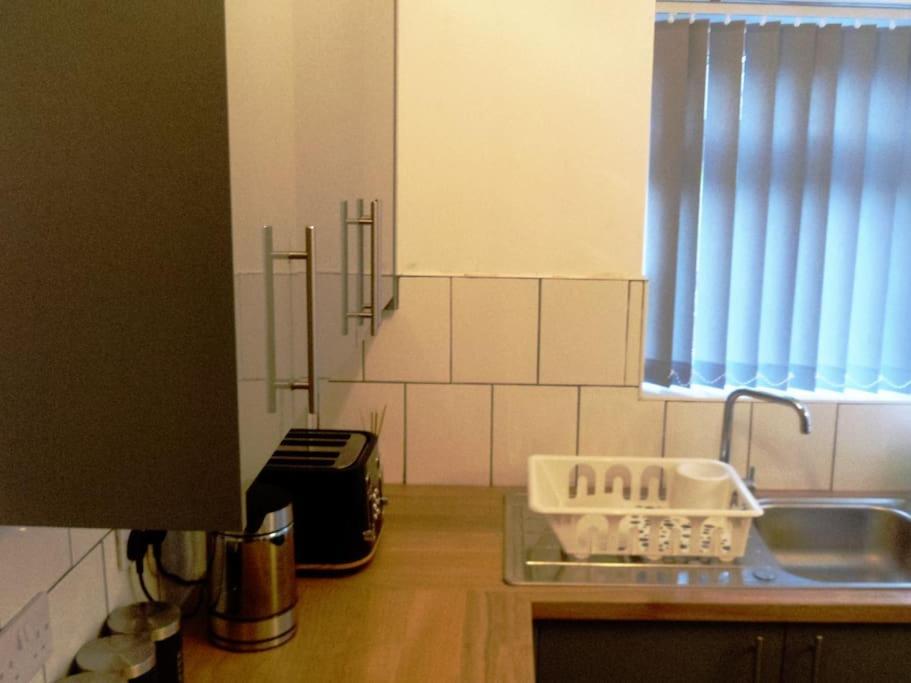 House In Great Barr, With Parking And Garden * Birmingham