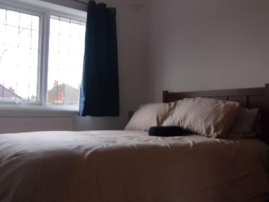 House In Great Barr, With Parking And Garden *