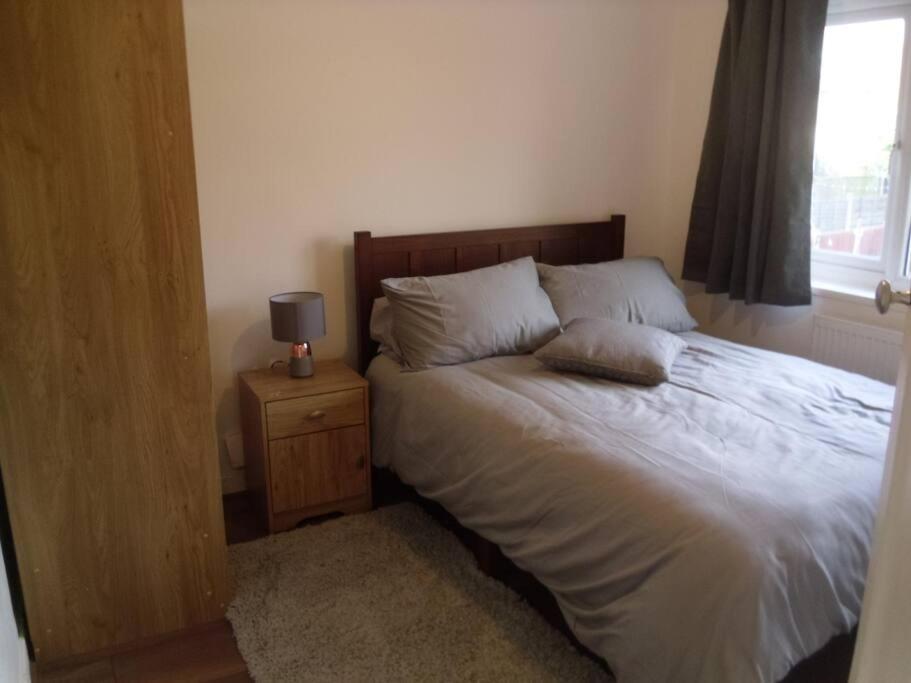 House In Great Barr, With Parking And Garden * Birmingham