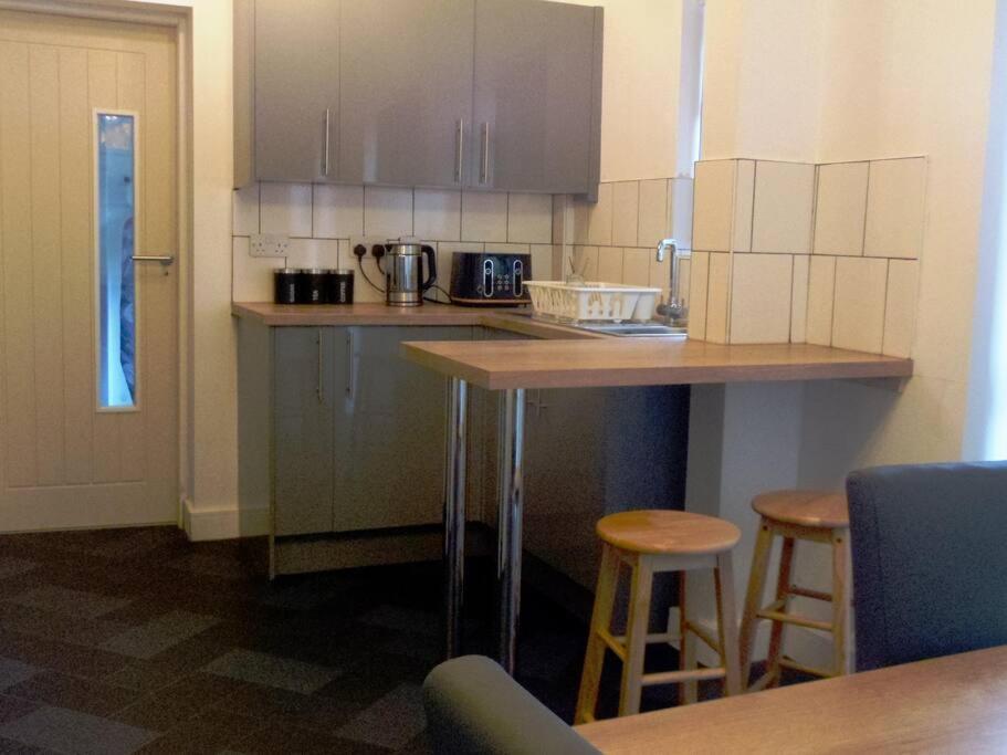 House In Great Barr, With Parking And Garden