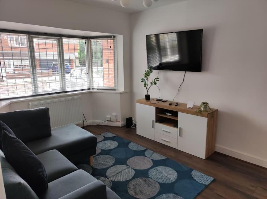 House In Great Barr, With Parking And Garden