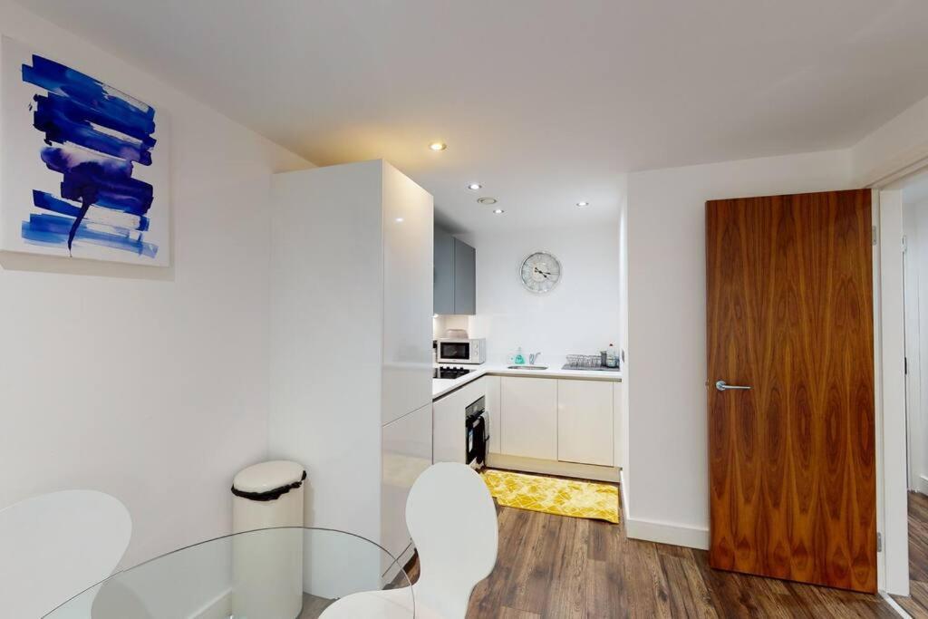 Balcony - 1 Bed Entire Apartment Birmingham