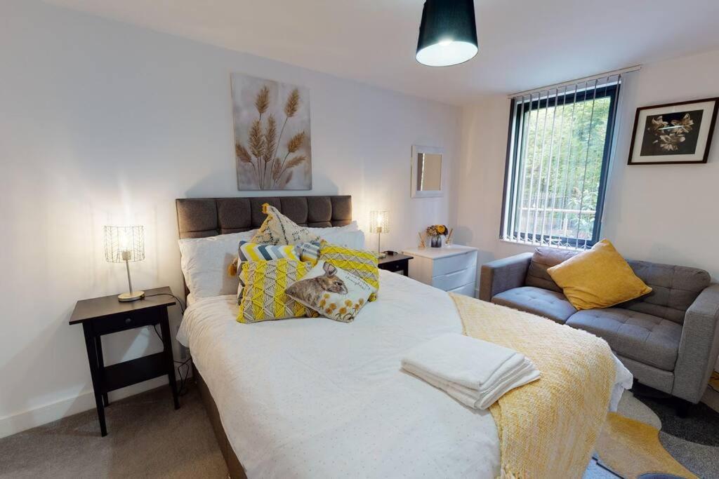 Balcony - 1 Bed Entire *