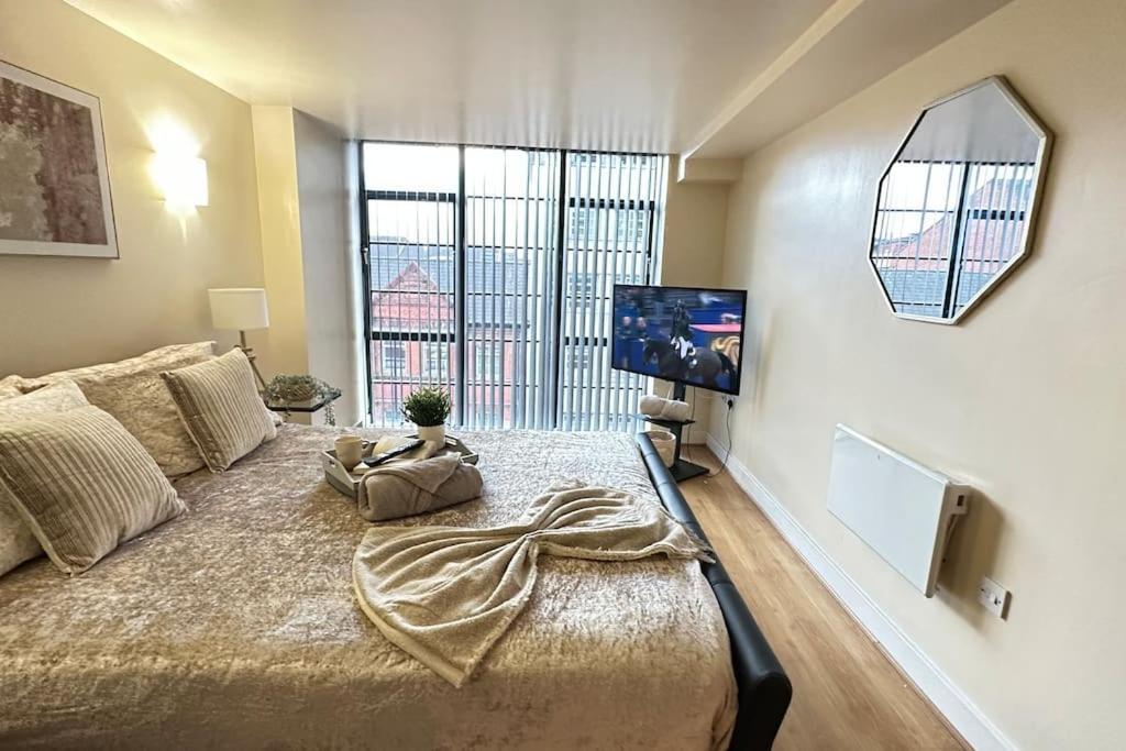 Urban Chic: 2 Bedroom In City Centre + Free Parking *