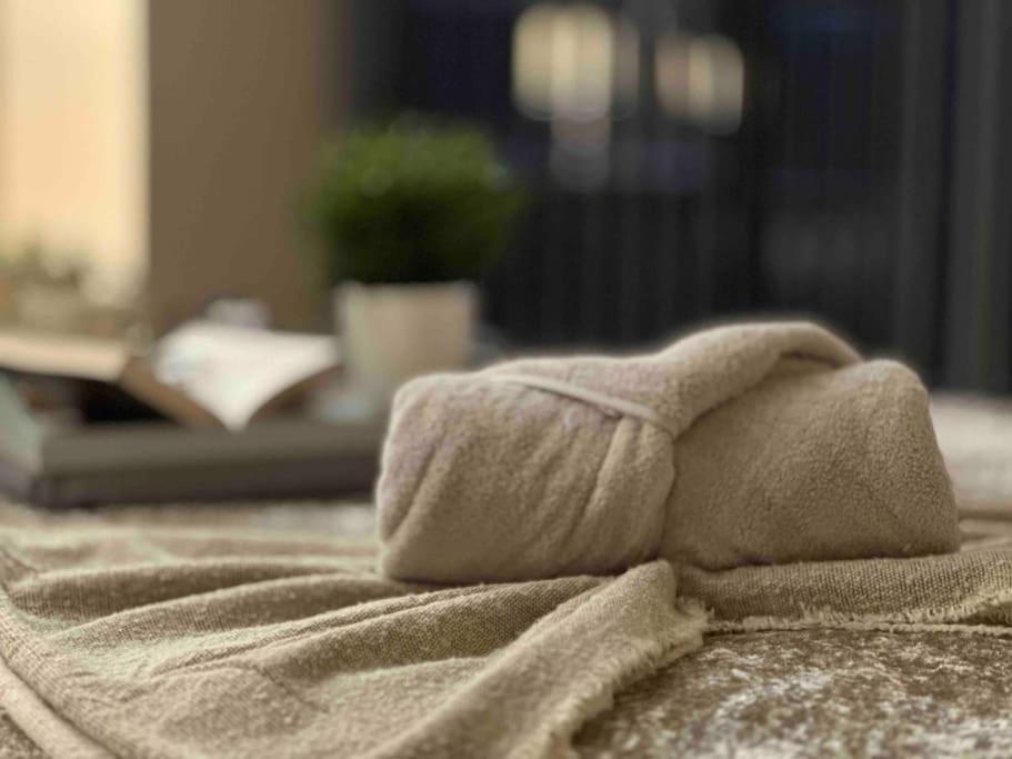 Urban Chic: 2 Bedroom In City Centre + Free Parking
