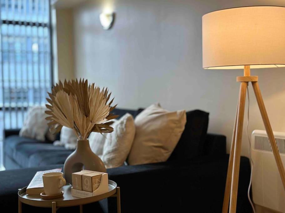 Apartment Urban Chic: 2 Bedroom In City Centre + Free Parking