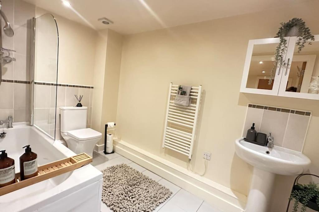 Urban Chic: 2 Bedroom In City Centre + Free Parking Birmingham