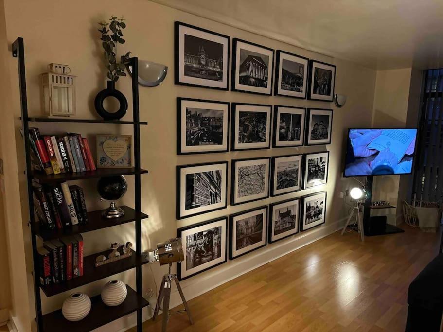 Urban Chic: 2 Bedroom In City Centre + Free Parking Apartment Birmingham