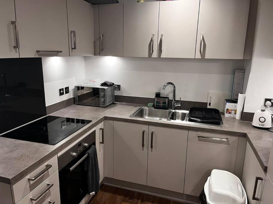 Apartment Stylish Centre 1bd 0.6m Train Sta
