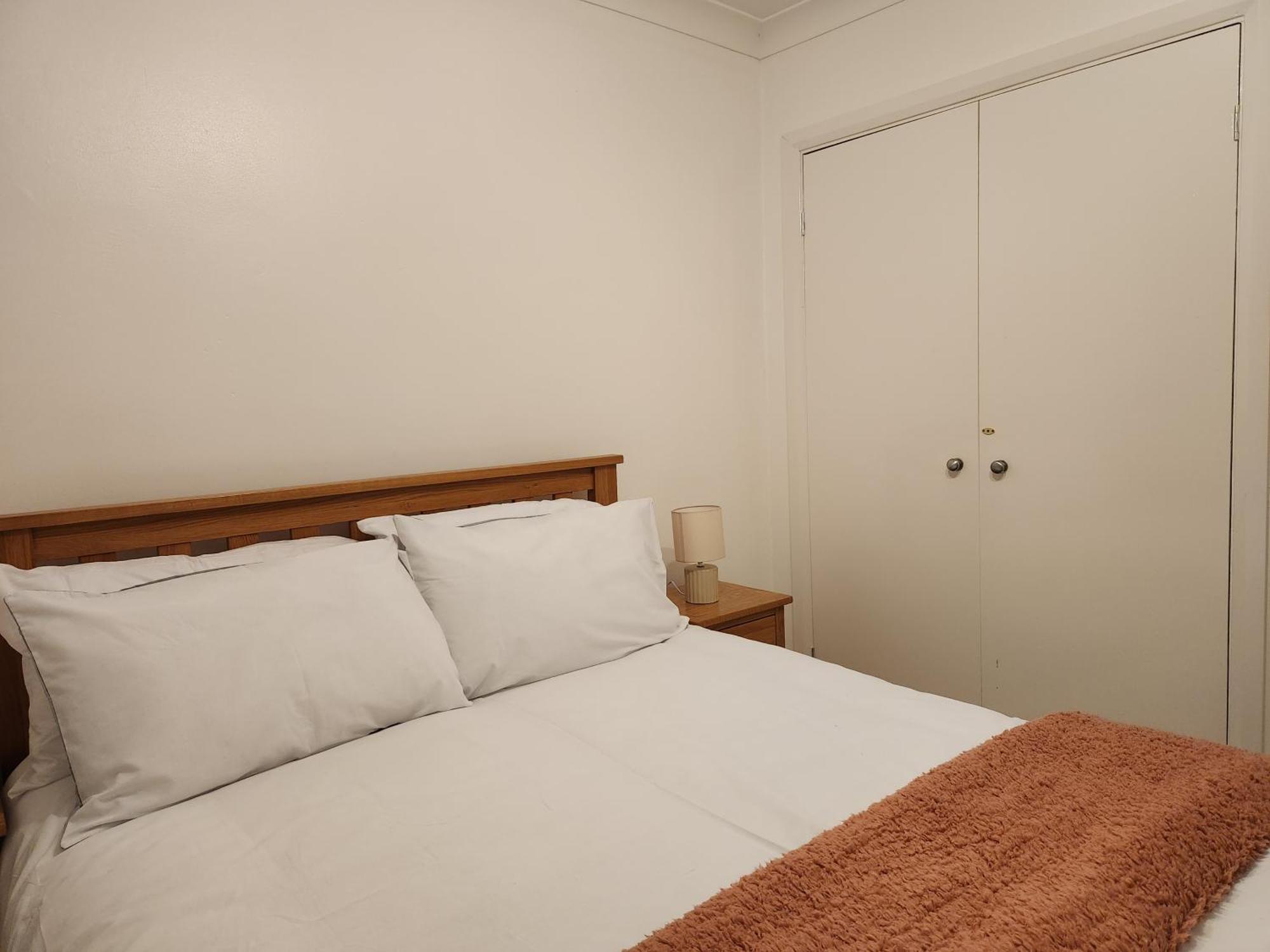 Elmdon House With 4 Spacious Bedrooms To Choose Homestay