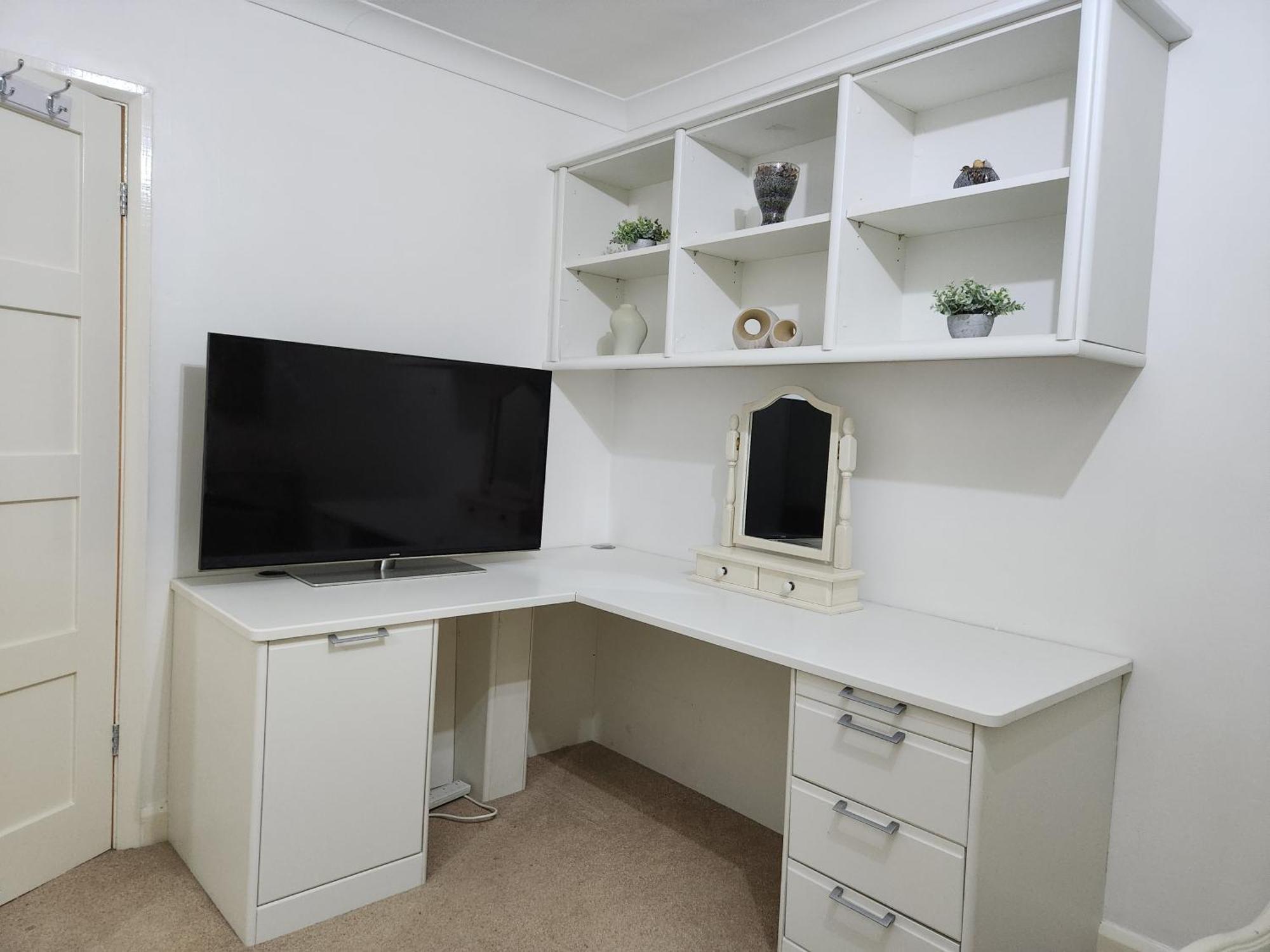 Elmdon House With 4 Spacious Bedrooms To Choose * Birmingham