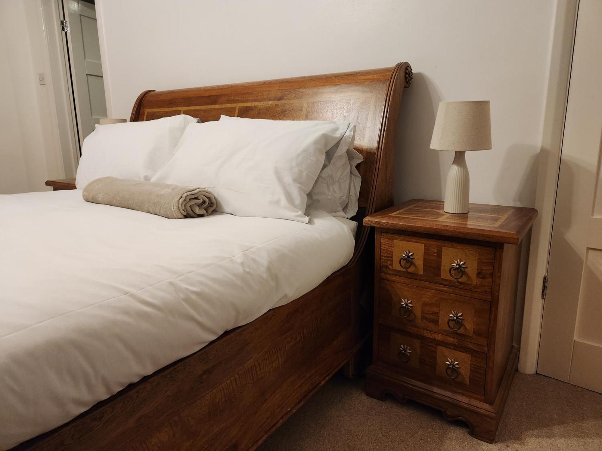 Elmdon House With 4 Spacious Bedrooms To Choose Homestay