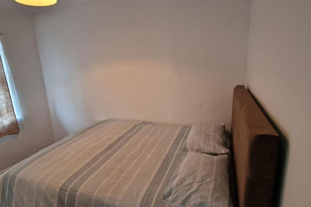 Apartment 3 Bedrooms Semi-detached House,near Airport,nec *