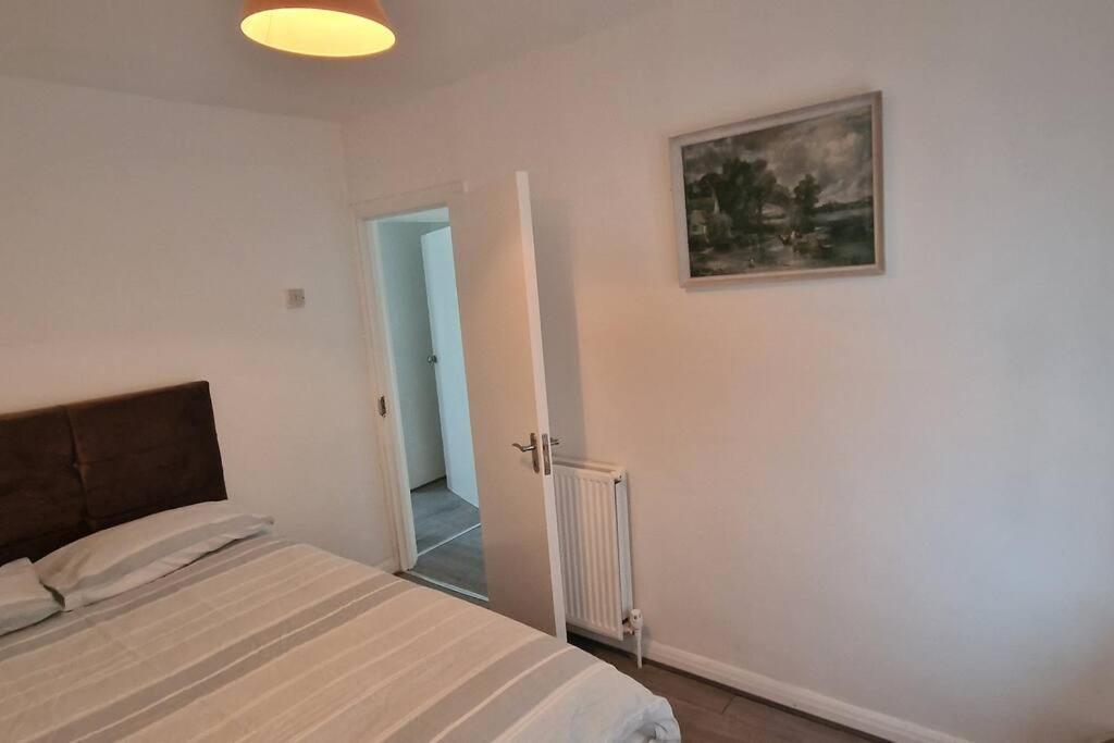 3 Bedrooms Semi-detached House,near Airport,nec * Birmingham