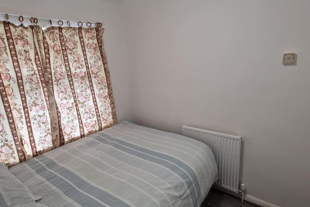 Apartment 3 Bedrooms Semi-detached House,near Airport,nec Birmingham