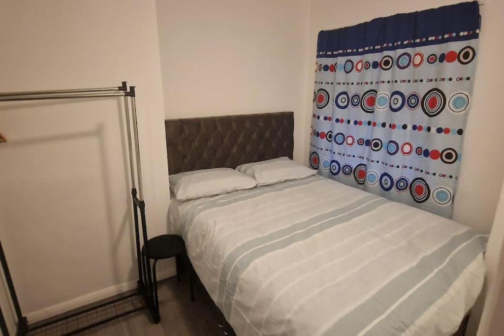 3 Bedrooms Semi-detached House,near Airport,nec