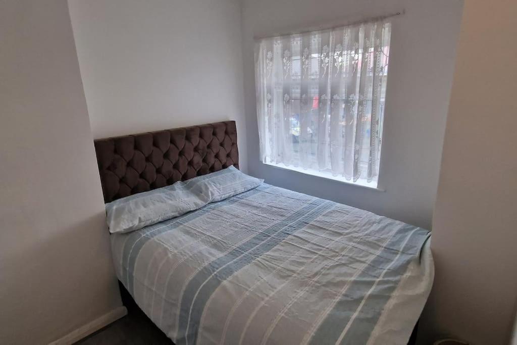 3 Bedrooms Semi-detached House,near Airport,nec Apartment Birmingham