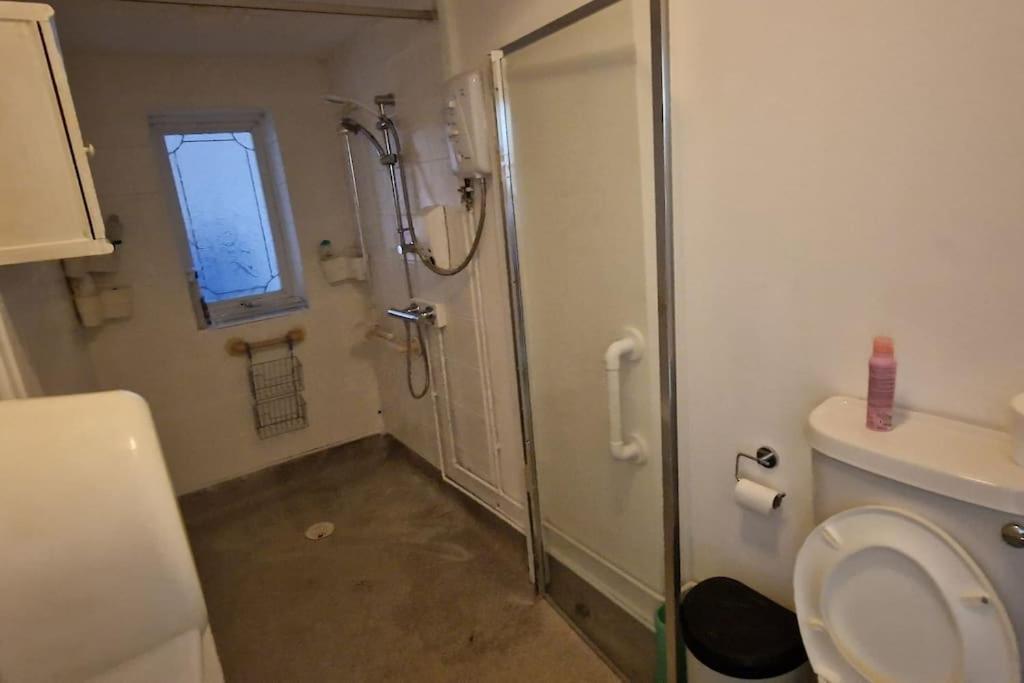 3 Bedrooms Semi-detached House,near Airport,nec Apartment