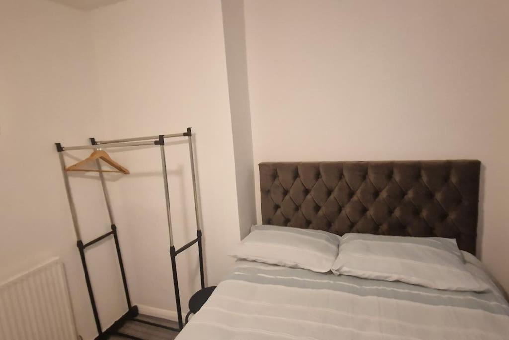 3 Bedrooms Semi-detached House,near Airport,nec * Birmingham