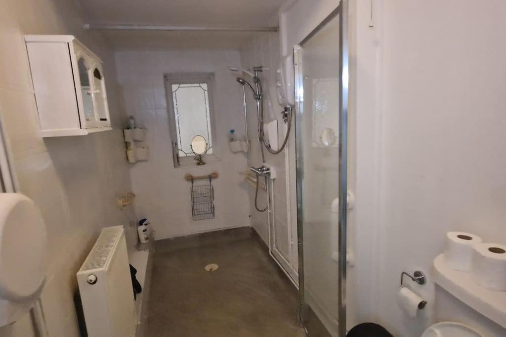 3 Bedrooms Semi-detached House,near Airport,nec Apartment *