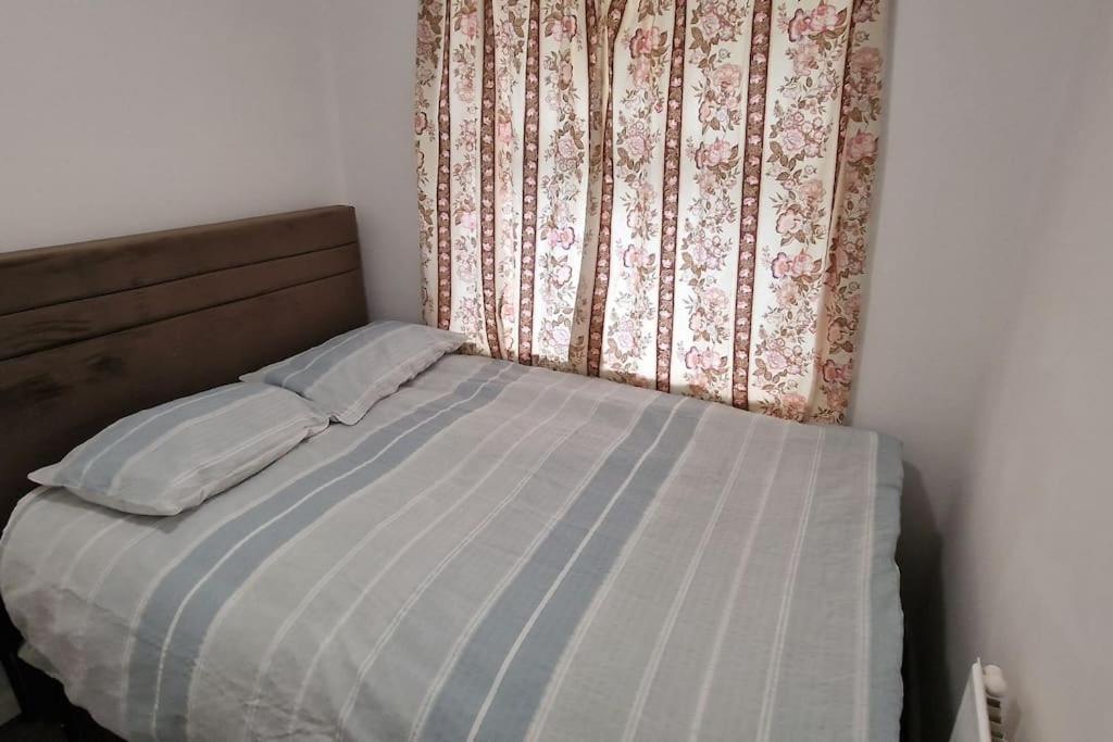 3 Bedrooms Semi-detached House,near Airport,nec Birmingham