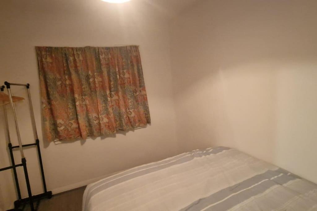 Apartment 3 Bedrooms Semi-detached House,near Airport,nec *