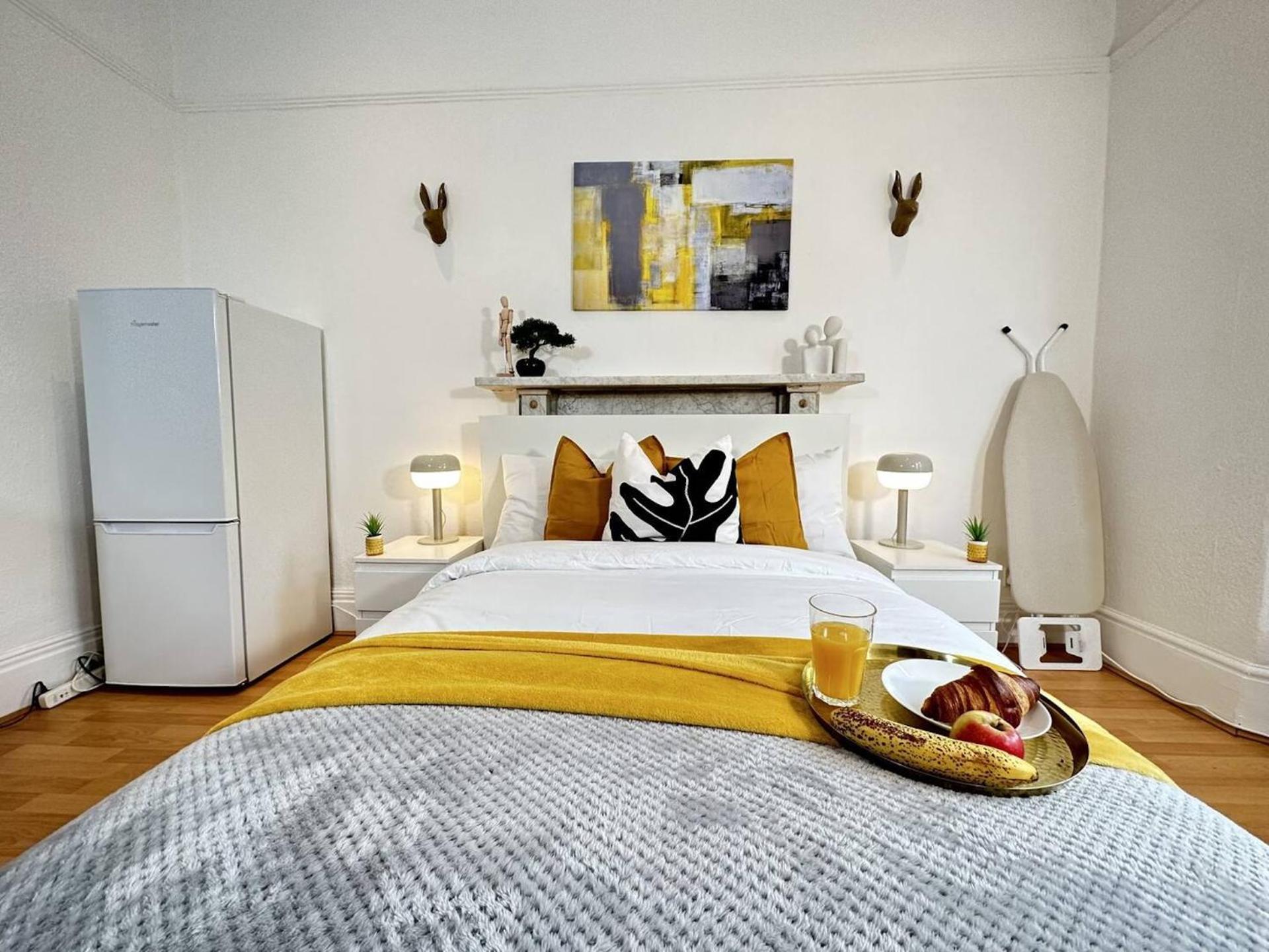 Apartment Bright And Airy In Trendy Locale *
