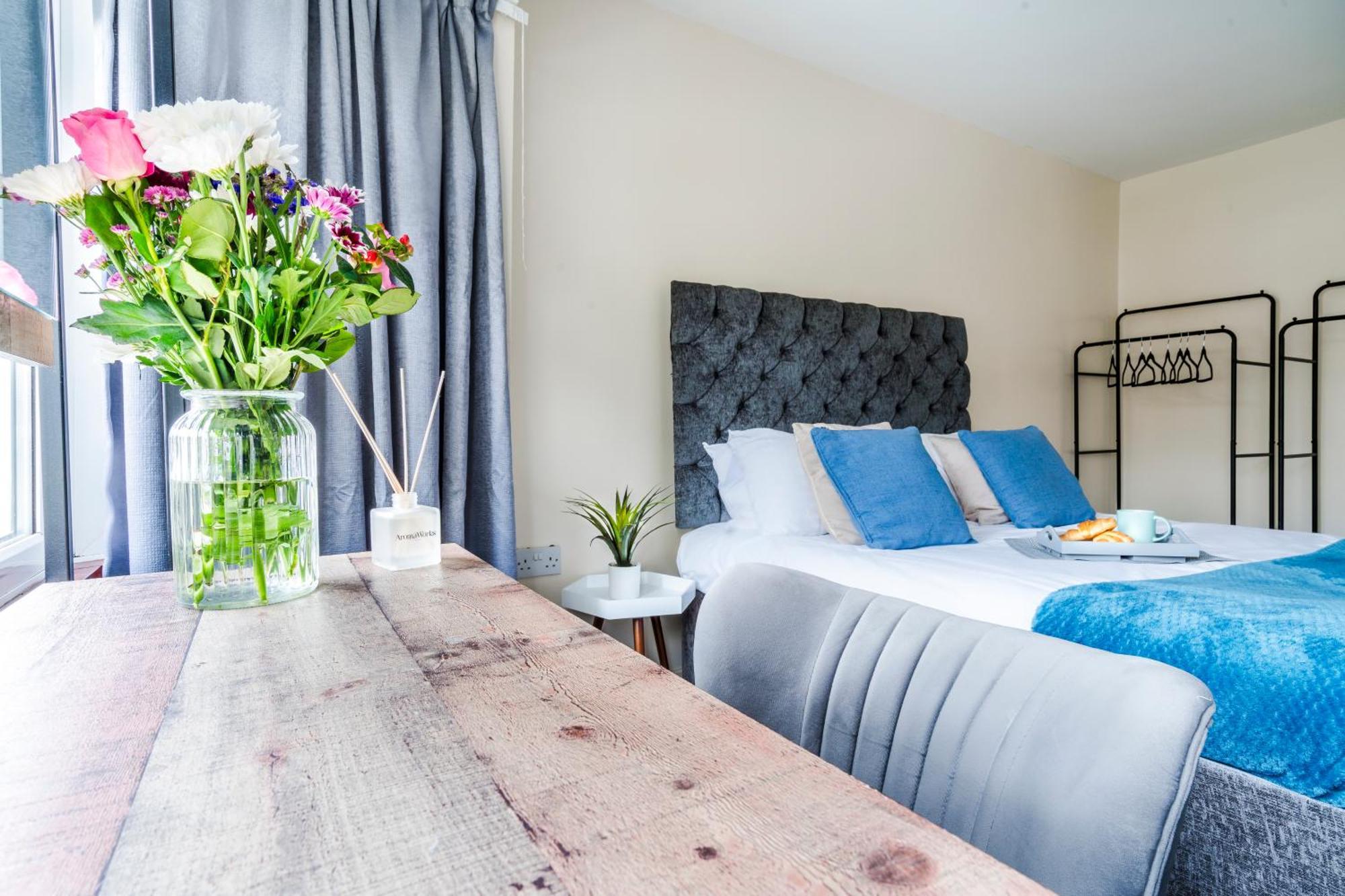 Cozy Family Space Great For Groups, Relocations, Contractors Sleep 4 - 11 Guests Holiday home