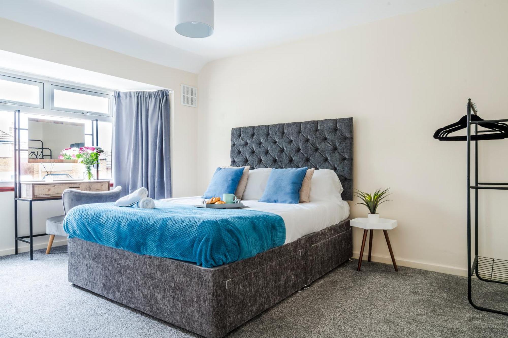 Cozy Family Space Great For Groups, Relocations, Contractors Sleep 4 - 11 Guests Holiday home