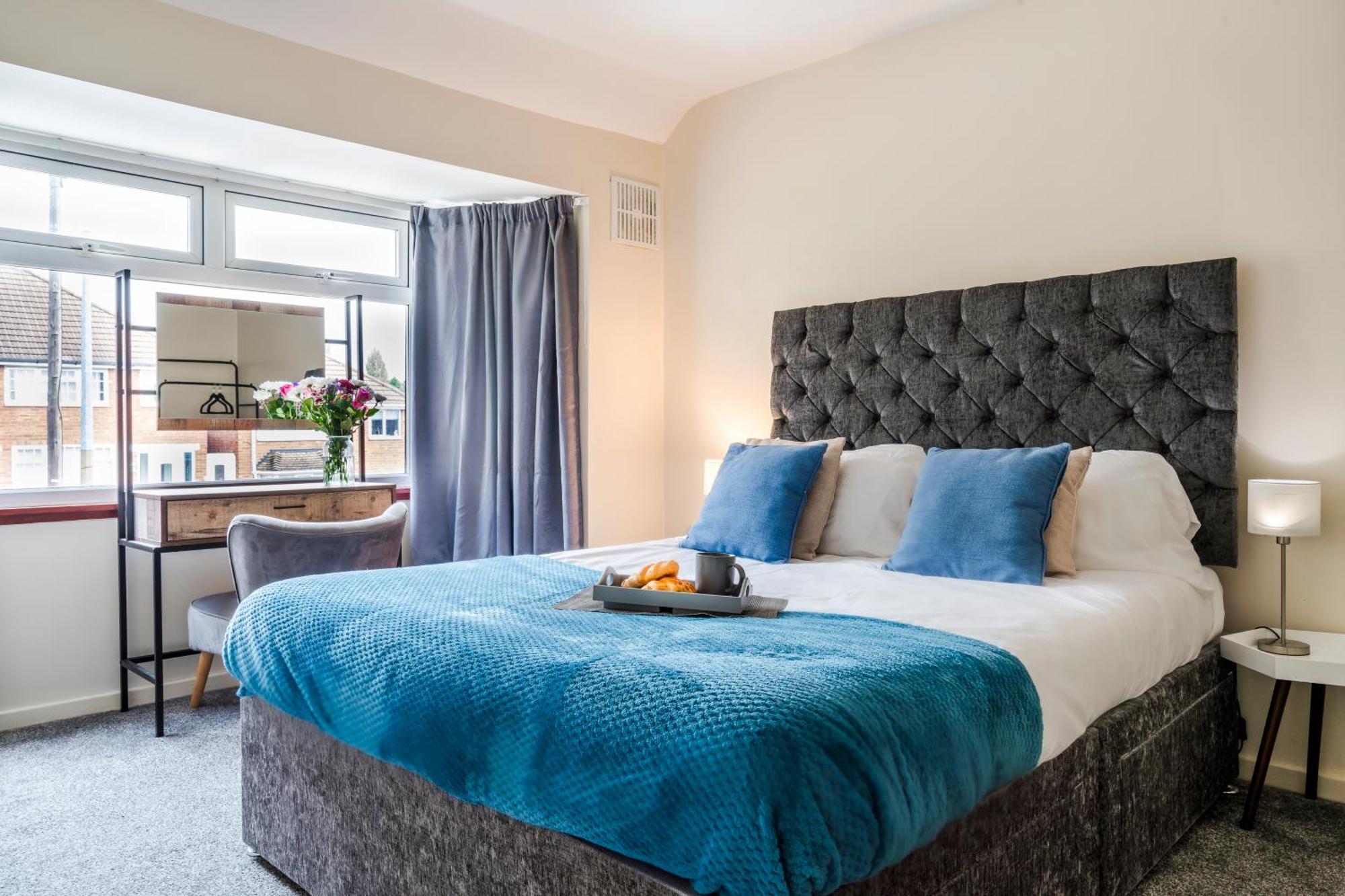 Holiday home Cozy Family Space Great For Groups, Relocations, Contractors Sleep 4 - 11 Guests *