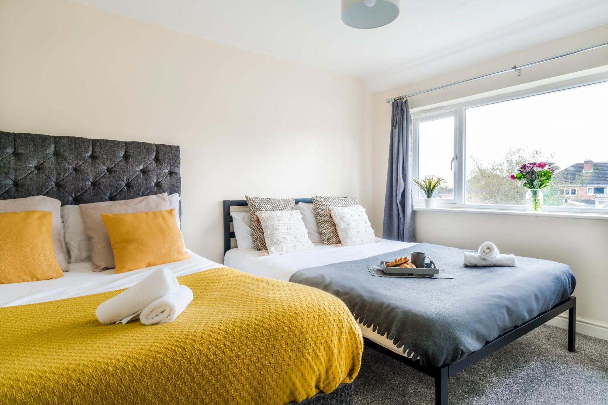 Cozy Family Space Great For Groups, Relocations, Contractors Sleep 4 - 11 Guests Holiday home