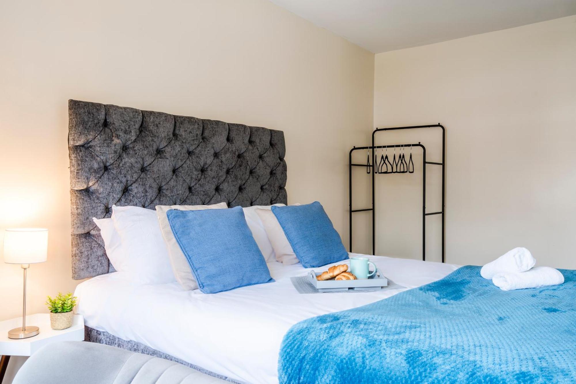 Cozy Family Space Great For Groups, Relocations, Contractors Sleep 4 - 11 Guests Holiday home *