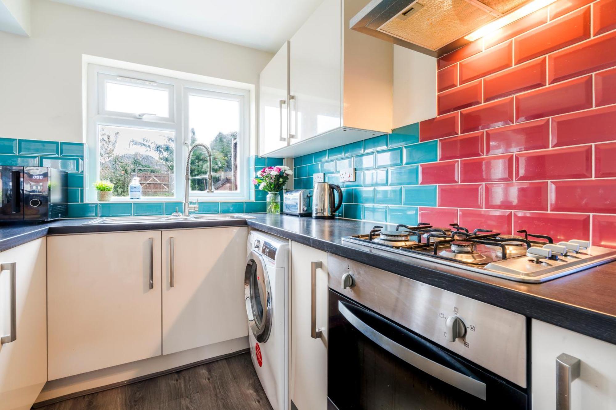 Cozy Family Space Great For Groups, Relocations, Contractors Sleep 4 - 11 Guests Holiday home