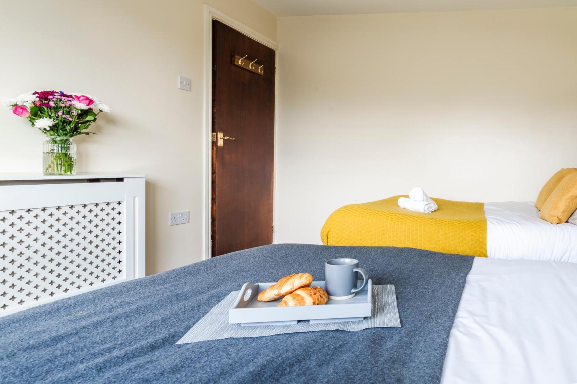 Cozy Family Space Great For Groups, Relocations, Contractors Sleep 4 - 11 Guests Holiday home *