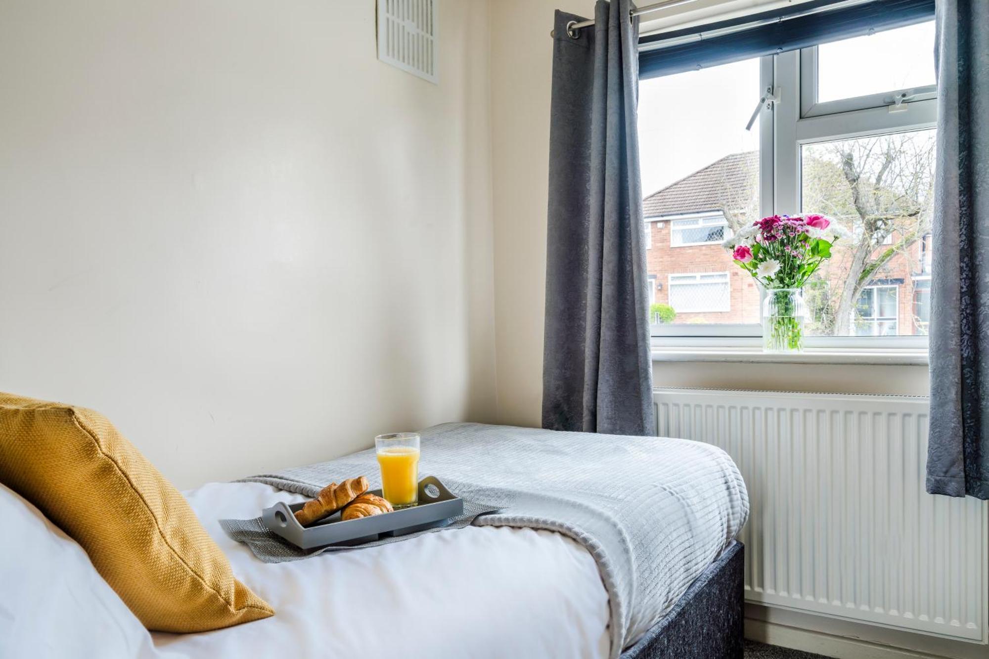 Holiday home Cozy Family Space Great For Groups, Relocations, Contractors Sleep 4 - 11 Guests Birmingham