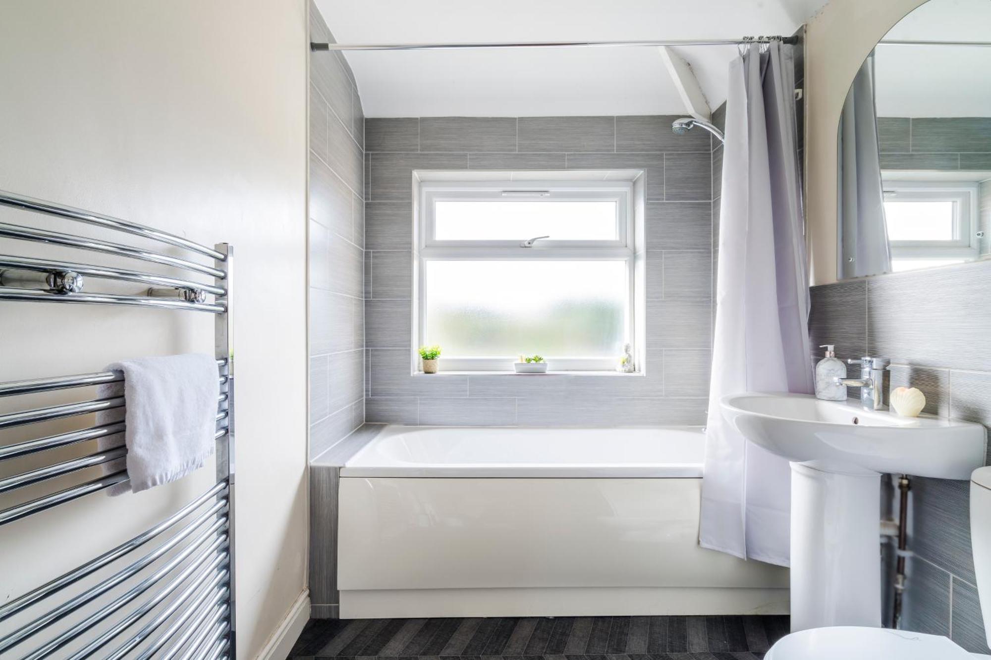 Cozy Family Space Great For Groups, Relocations, Contractors Sleep 4 - 11 Guests Birmingham