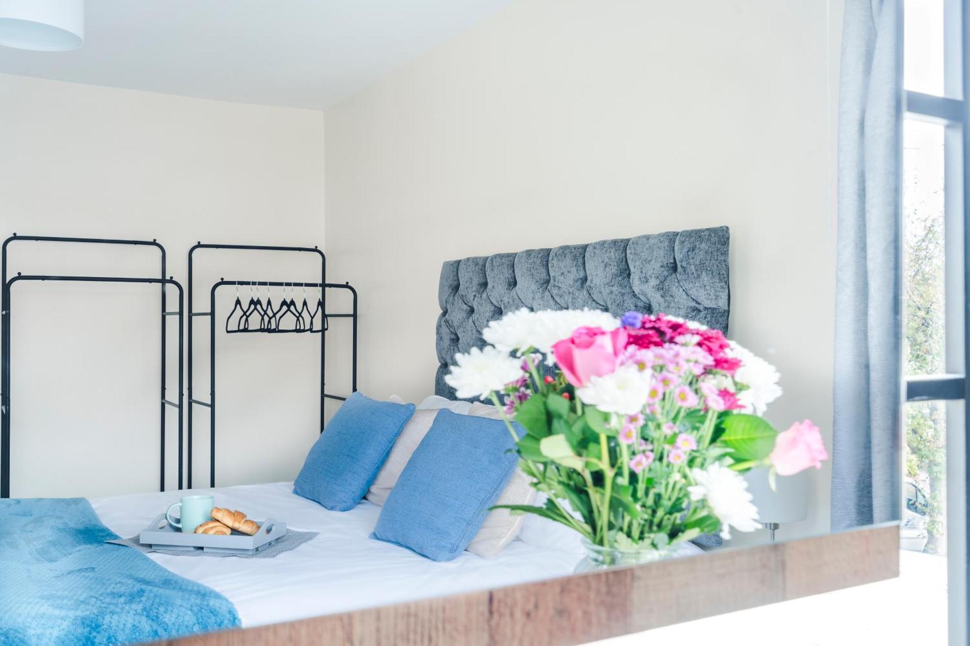 Holiday home Cozy Family Space Great For Groups, Relocations, Contractors Sleep 4 - 11 Guests *