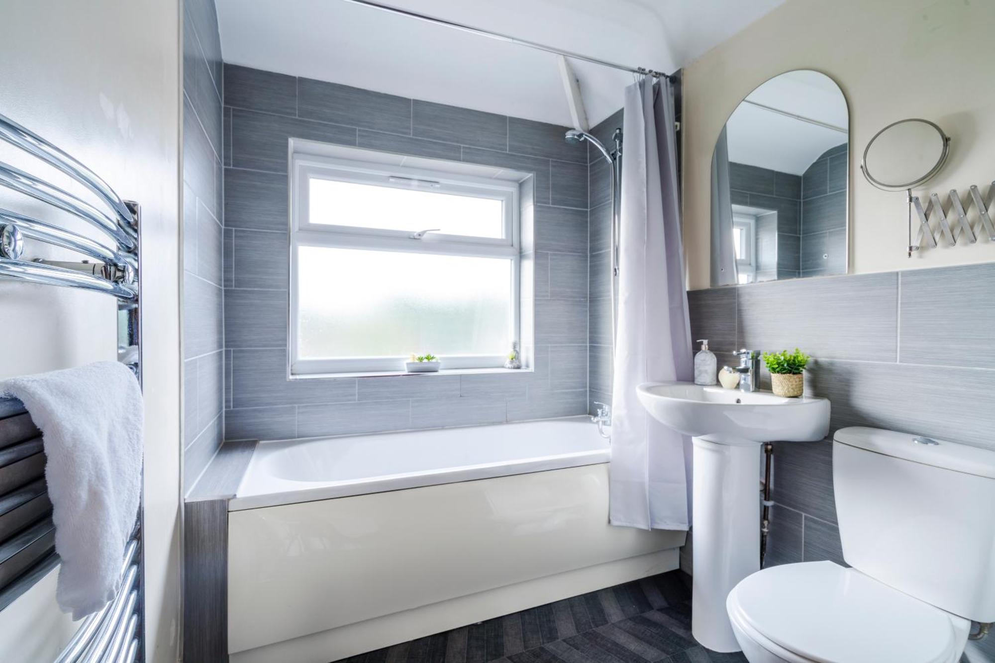 Holiday home Cozy Family Space Great For Groups, Relocations, Contractors Sleep 4 - 11 Guests Birmingham