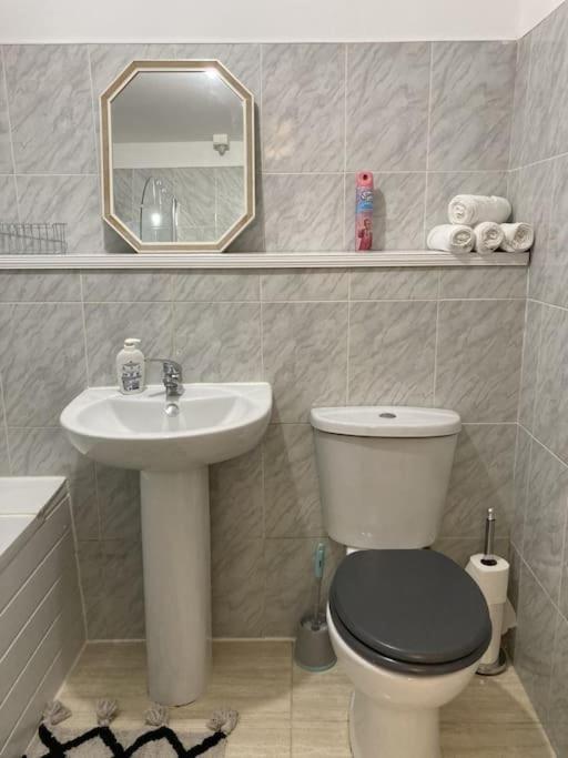 Spacious Two Bed Flat With Free Secure Parking Birmingham
