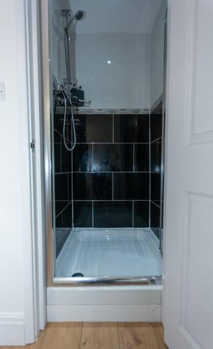 Holiday home Brumstay Uk 5-bed House Ideal For Long-term *