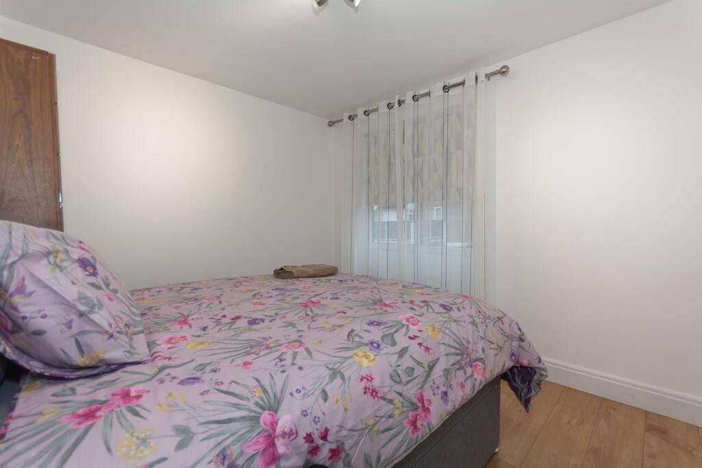 Holiday home Brumstay Uk 5-bed House Ideal For Long-term Birmingham