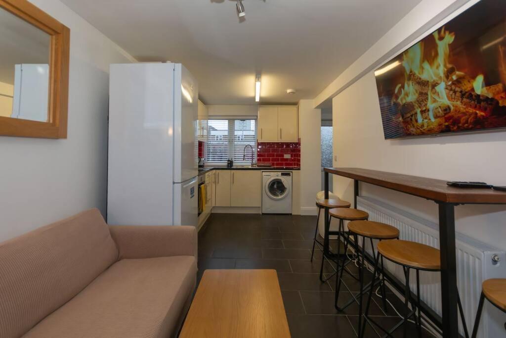 Brumstay Uk 5-bed House Ideal For Long-term Birmingham