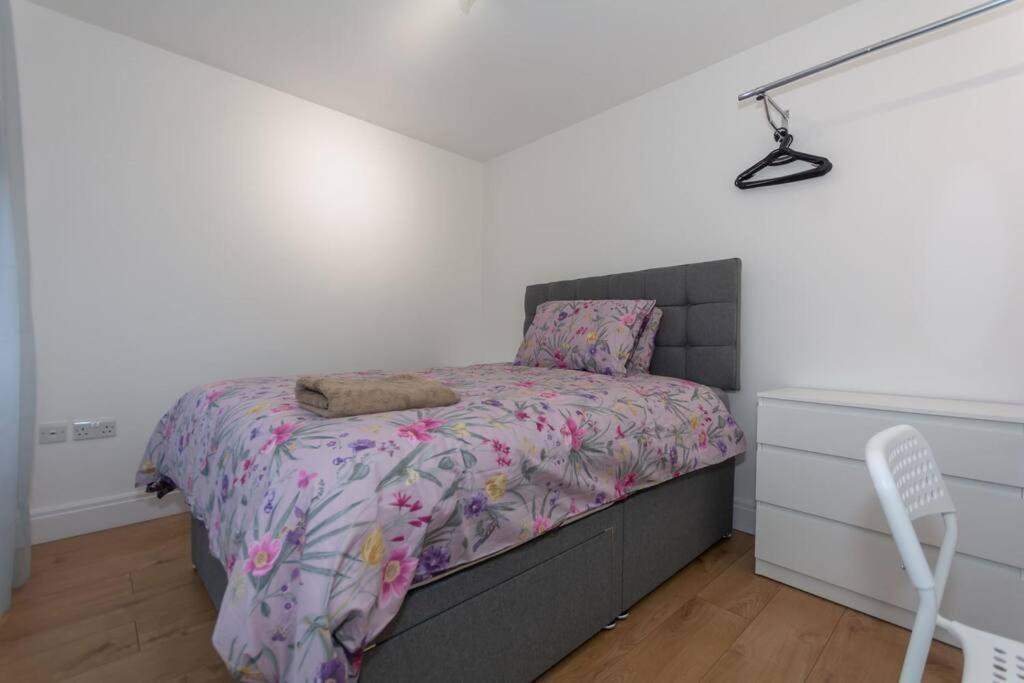 Brumstay Uk 5-bed House Ideal For Long-term Holiday home