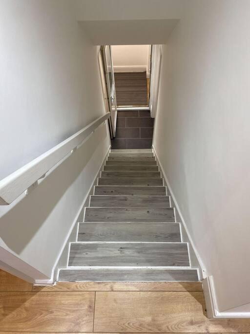 Brumstay Uk 5-bed House Ideal For Long-term Holiday home