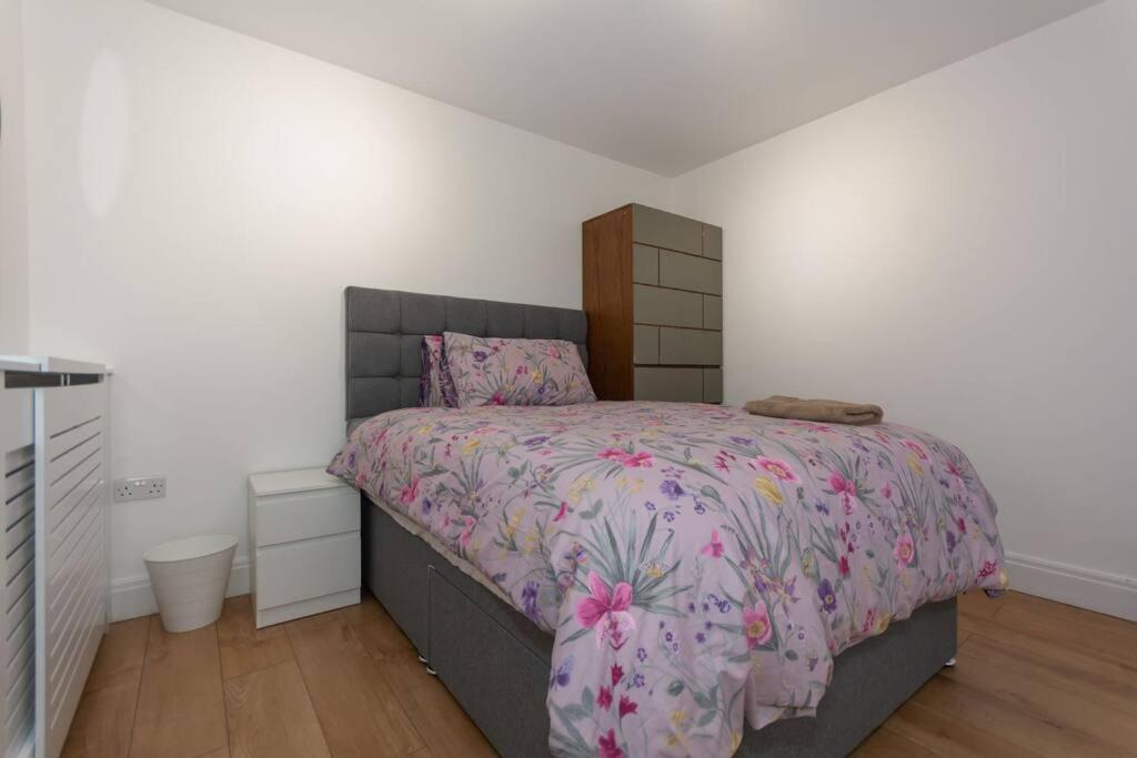 Holiday home Brumstay Uk 5-bed House Ideal For Long-term *